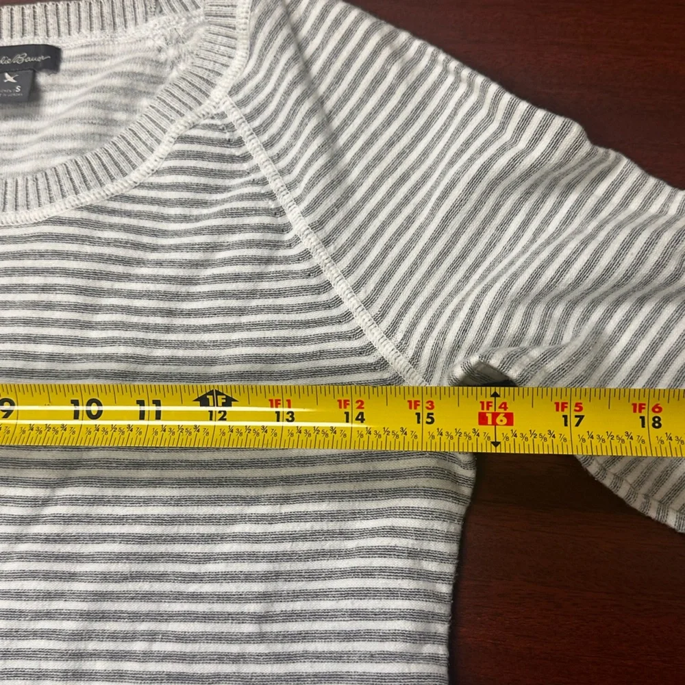Eddie Bauer Gray and White Crew Neck Sweater Womens Size S Cotton Fall Spring - Picture 6 of 7